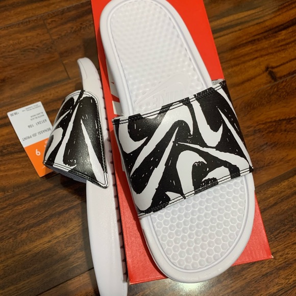 🔥Nike Benassi Slidess - Picture 1 of 1